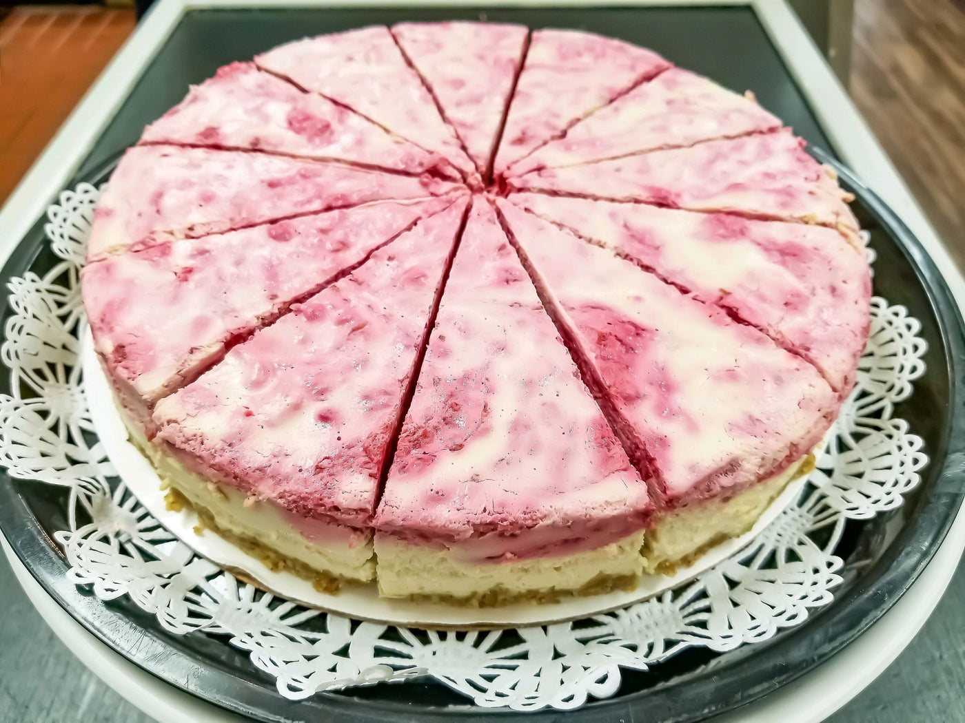 Keto Raspberry Cashew Cheesecake